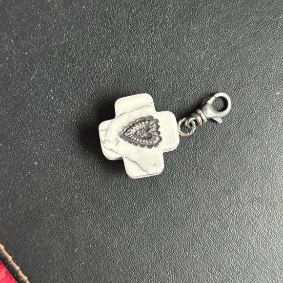 Silpada ‘Faith Love’ White and Silver Cross Pendant- Howlite cz .925 Sterling - Picture 2 of 2
